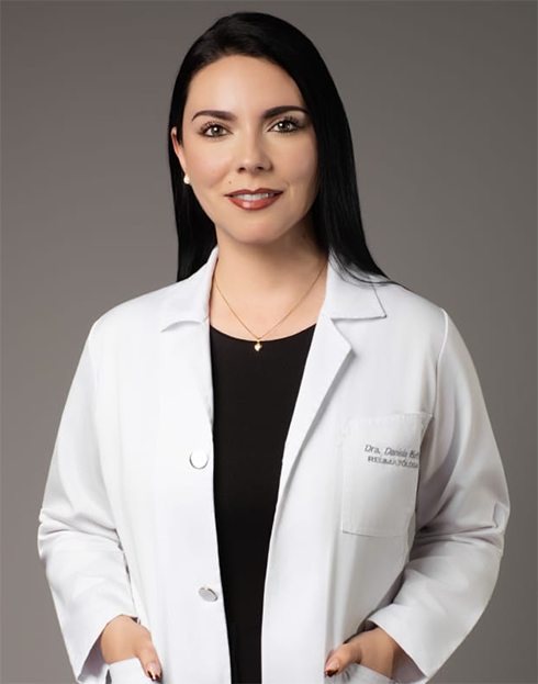 Dra. Daniela Riofrío Sotomayor - Reumatología